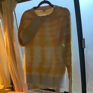 Tie died yellow sweater Large with thumb holes